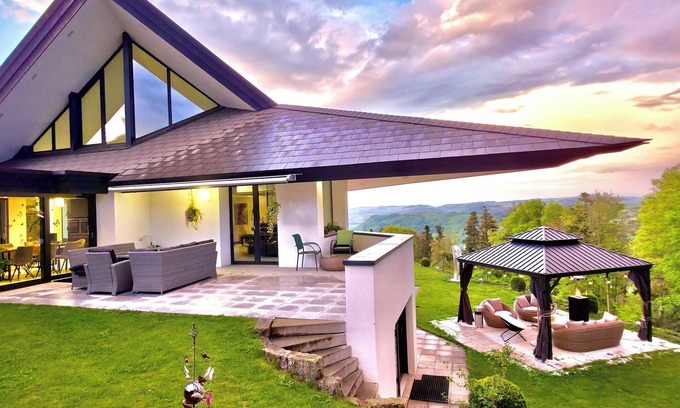 Riggisberg Villa | Villa de lujo en la cima de la colina con minigolf, piscina, wellness y spa