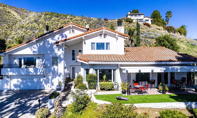 San Bernardino Casa | Hilltop Nature Retreat! Pool, Private, Peaceful! Mountain and City Views!