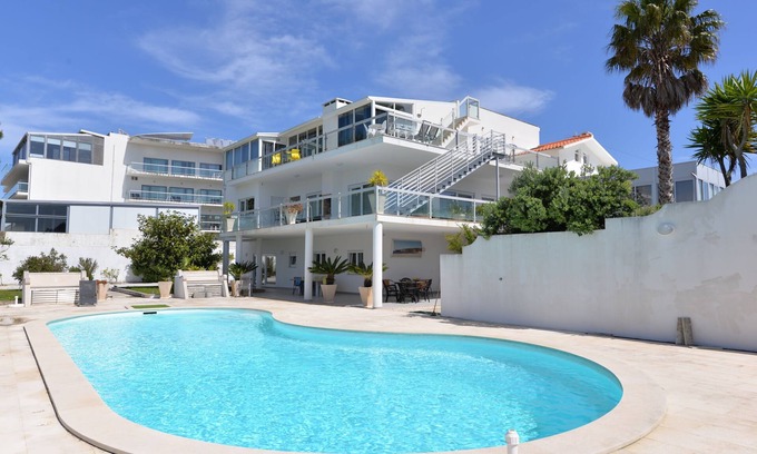 Nazare Apartamento | Hilltop Oasis - 4 Bedroom apartment with pool