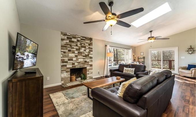 Brevard Casa | Hilltop Retreat