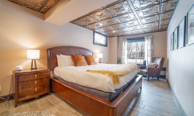 East Hillside Apartamento | Hilltop Retreat w/ Sauna | Near Downtown