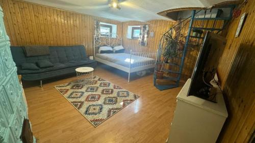 Center Apartamento | Hilltop Retro Home