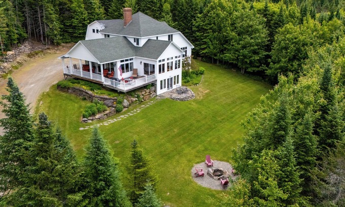 Rangeley Casa | Hilltop: casa espaciosa y hermosamente decorada con magníficas vistas