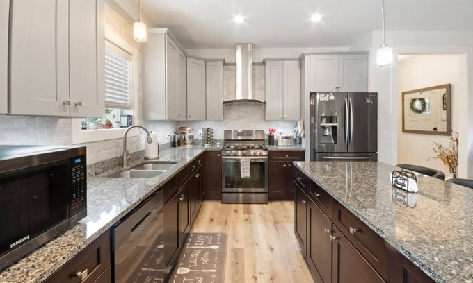 Fairview Casa | Hillple Splendor, Mountain Getaway Minutes to Downtown Asheville y Blue Ridge Pkwy
