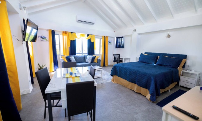 Saint John Parish Apartamento | Hilltop Views: City & Sea Escape