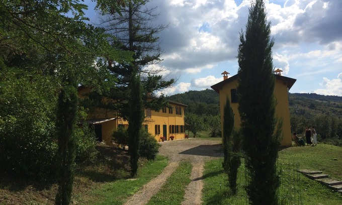 Vergato Villa | Hilltop Villa Hideaway con piscina para 10 personas entre Bolonia y Florencia