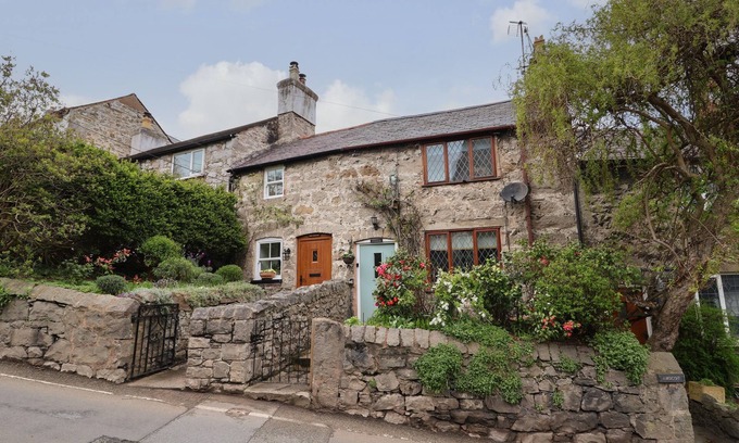 Dyserth Cabaña | HILSTON, pet friendly, character holiday cottage in Dyserth