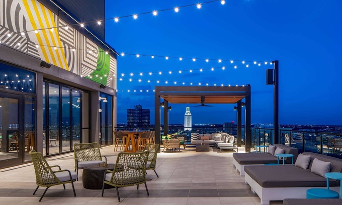 Capitol District Hotel | Hilton Garden Inn Austin University Capitol District