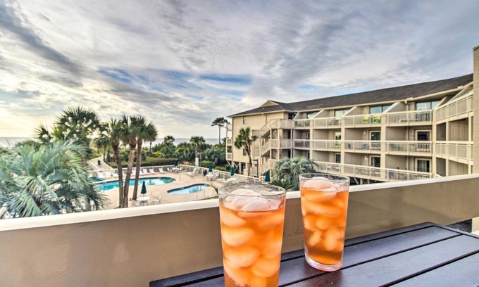 North Forest Beach Apartamento | Hilton Head Island Gem with Ocean and Pool Views!