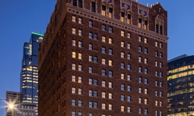 Power and Light District Hotel | Hilton President Kansas City