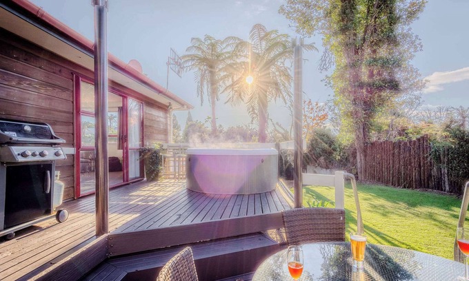 Lynmore Casa | Hilton Retreat | Lynmore Location with Spa Pool
