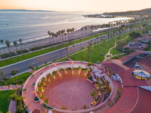 East Beach Complejo | Hilton Santa Barbara Beachfront Resort