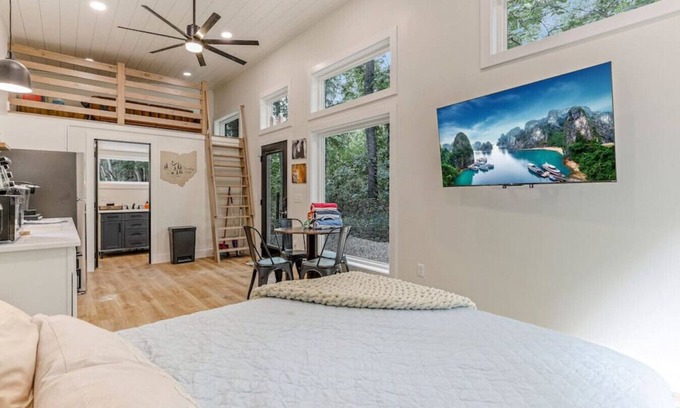 Logan Cabina | Hiltop Haven: The Nook