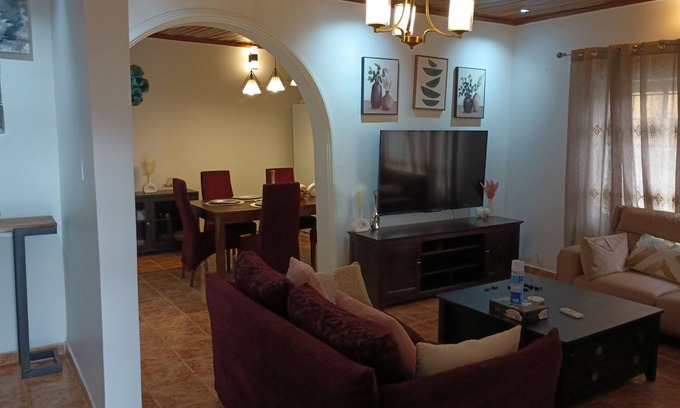 Waterloo Casa | HIMMA'S 3-bedroom Luxury Family House with strong WIFI.