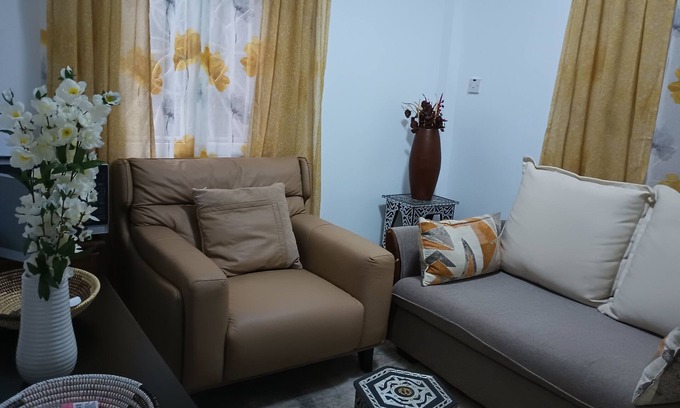 Freetown Apartamento | Himma's One bedroom cozy apartment with AC, strong WiFi