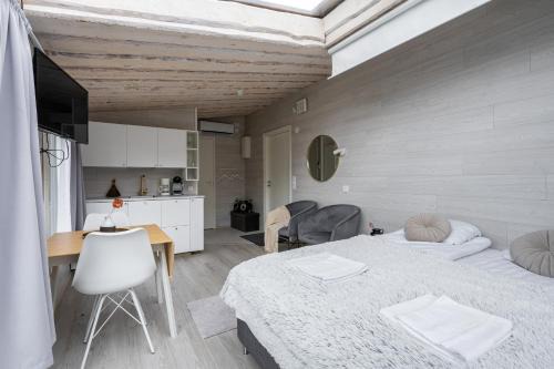 Jamsa Casa | Himosranta Suite C - Private Suite with Sauna & Lake Views