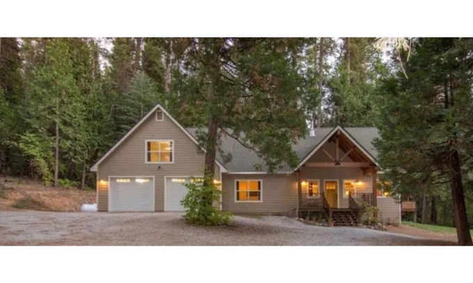 Mi-Wuk Village Cabina | Hinrichsen Private Cabin Getaway