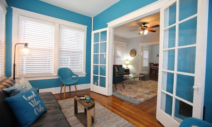 Cherokee Triangle Apartamento | Hip 3BR Highlands Loft in Heart of the Highlands!