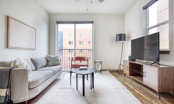 Old Ballard Apartamento | Hip Ballard 2BR w/ Gym & Pet Area, near Burke Gilman Trail, by Blueground