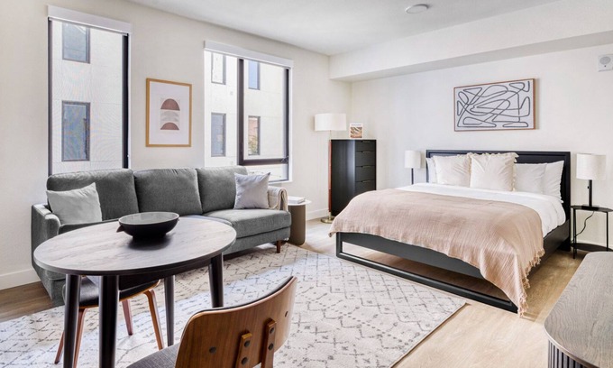 Downtown Berkeley Apartamento | Hip Berkeley Studio w/ W/D & Coworking, walkable to BART, by Blueground