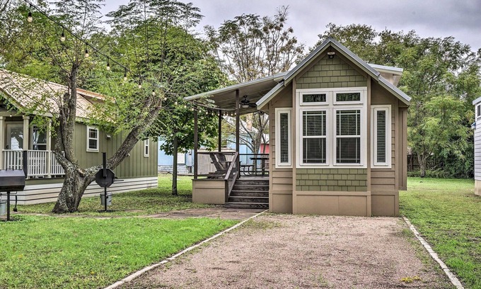 Staples Cabina | Hip Cabin w/ Deck by San Marcos River!