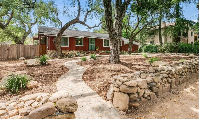 Ojai Casa | Hip Downtown Ojai Casita w/ Hot tub!