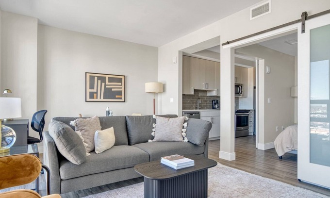 Five Points Apartamento | Hip Five Points 1BR w/ Pool & Gym, 1 mile to Coors Field, by Blueground