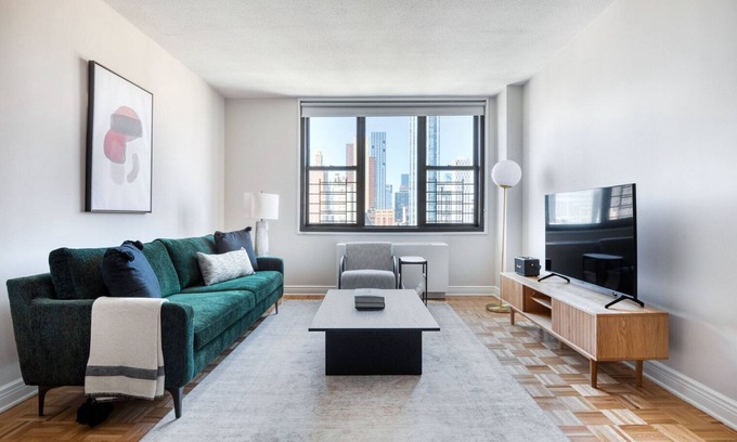 Rose Hill Apartamento | Hip Kips Bay 1BR w/ W/D, Gym & Pool, nr Gramercy Theatre, by Blueground