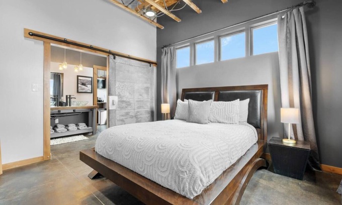 Butte Casa | Modern Loft in Butte, America Garage Parking, AC in Bedroom