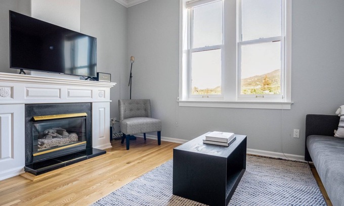 Los Gatos Apartamento | Hip Los Gatos 1BR, walk to shops, 10 min drive to Netflix, by Blueground