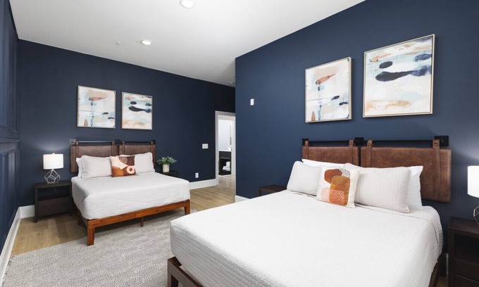 Cleveland Park Casa | Hip New Condo near Broadway, Trendy Area - 5 Beds!