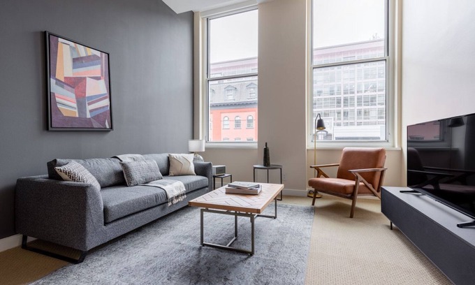 Penn Quarter Apartamento | Hip Penn Quarter 1BR w/ Gym, W/D, Pool, nr. National Mall by Blueground