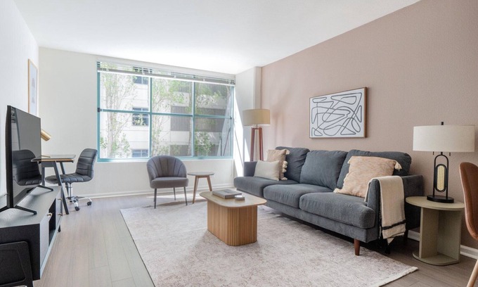 South Beach Apartamento | Hip South Beach 1BR w/ Pool, Gym & Lounge, nr Dining, by Blueground