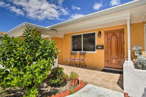 Harbor Village Apartamento | Hip Studio with Patio 1 Mi to Pompano Beach Pier