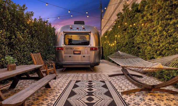 Venice Alquiler De RV | Hip Venice Beach Luxury Airstream and Creative Space