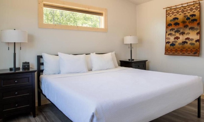 Boardman Casa | Hire Motorized Watercraft on Site! 4 Modern Spaces w/ Breathtaking Views, Pool