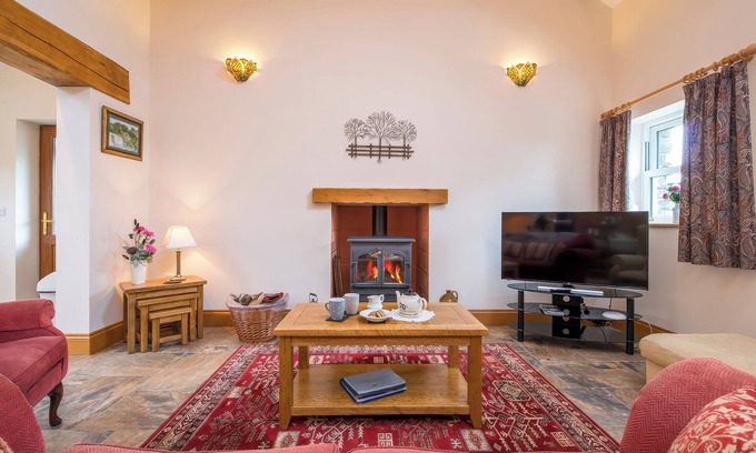 Newcastle Emlyn Cabaña | HIRWAUN COTTAGE, family friendly, luxury holiday cottage in Cenarth