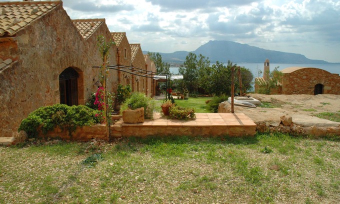 Cornino Villa | Villa historica siciliana per 4 a 12 persone nella Riserva di Cofano sul mare