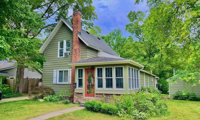 Milford Casa | Historic Home on Main Street Milford! Downtown is right outside your door!