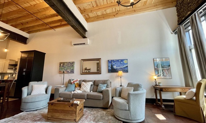 Mountain Home Apartamento | Historic 1 bed 1 bath in 1920's Chevy