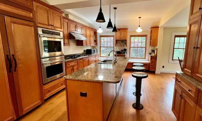 Northeast Harbor Casa | Historic 10-BR Main St. Mansion