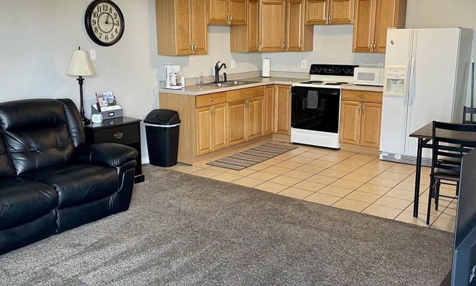 Ucon Apartamento | Historic 100-year-old lodging en route to Yellowstone Apt#1