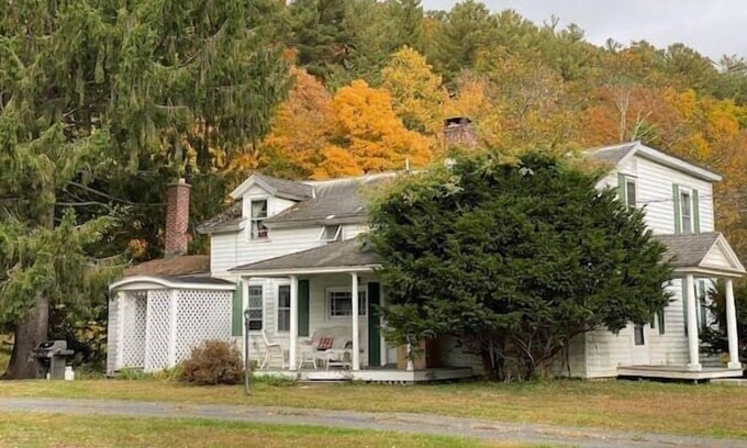 Canaan Otro | Historic 1789 Shaker Farmhouse in Berkshires