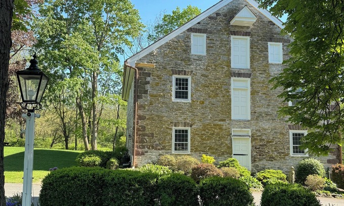 Lebanon - Pine Grove Casa | Historic 1803 Millstream House estate, newly renovated. 15 mins to Hershey!