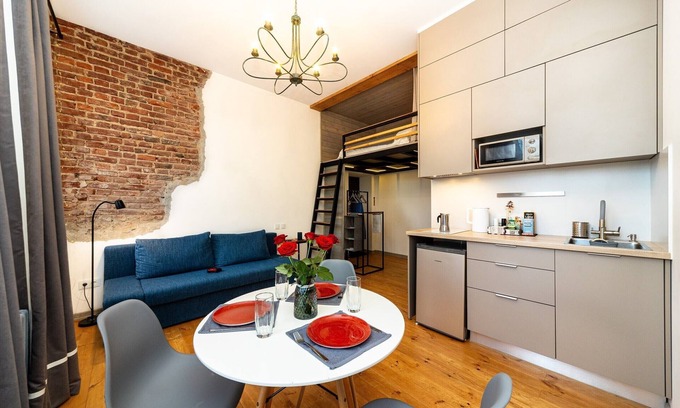 Minsk Region Apartamento | Historic 1830s apartment by City Hall, heart of Old Town + free local tour