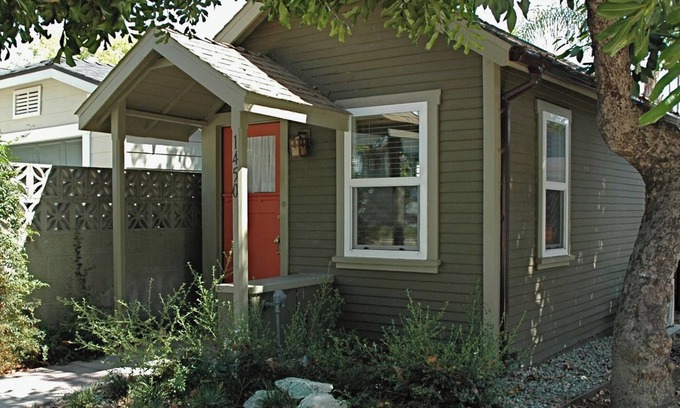 Pasadena Casa | Historic 1923 Little House: Charming, Efficient & Perfectly Located in Pasadena