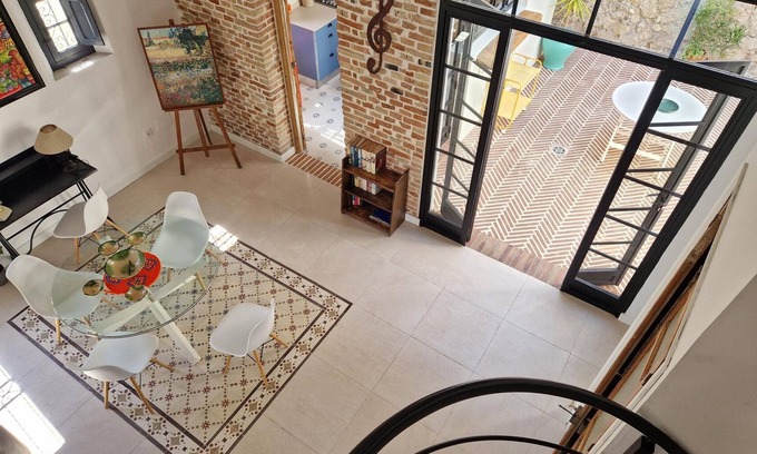 Malaga-Este Villa | Villa Balneario de Pina: maison historique rénovée près de la plage de Pedregalejo, Malaga.