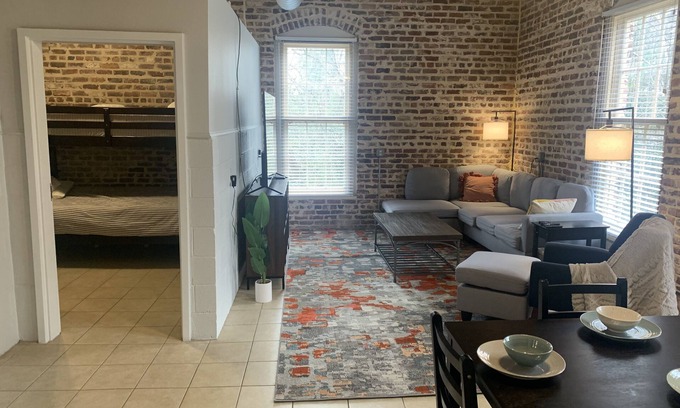 Danville Apartamento | Historic 2 br & 1 ba On the River