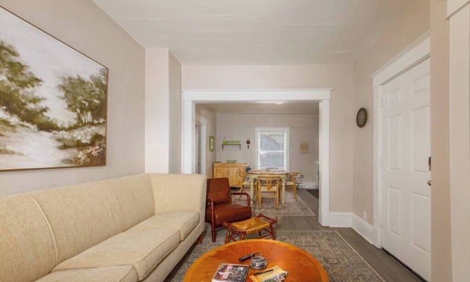 West Central Apartamento | Historic 2 KING BED, 1 Bath Near Downtown Spokane!