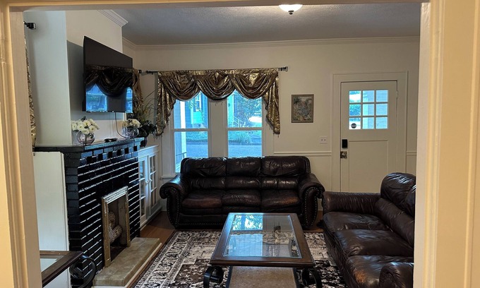 Brookhaven Casa | Historic 3-bedroom house with AC in charming Brookhaven